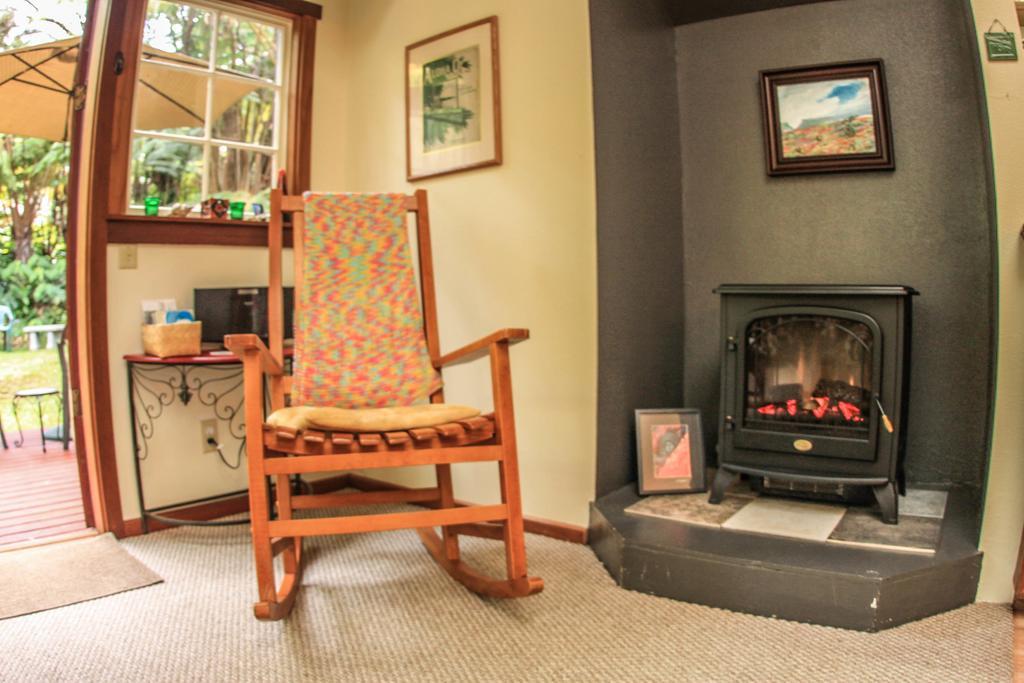 Ferny Hollow: Romantic Rainforest Cottage Volcano Ngoại thất bức ảnh