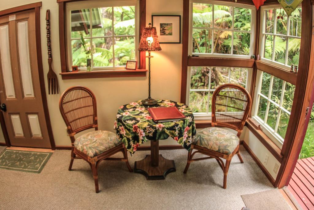 Ferny Hollow: Romantic Rainforest Cottage Volcano Ngoại thất bức ảnh